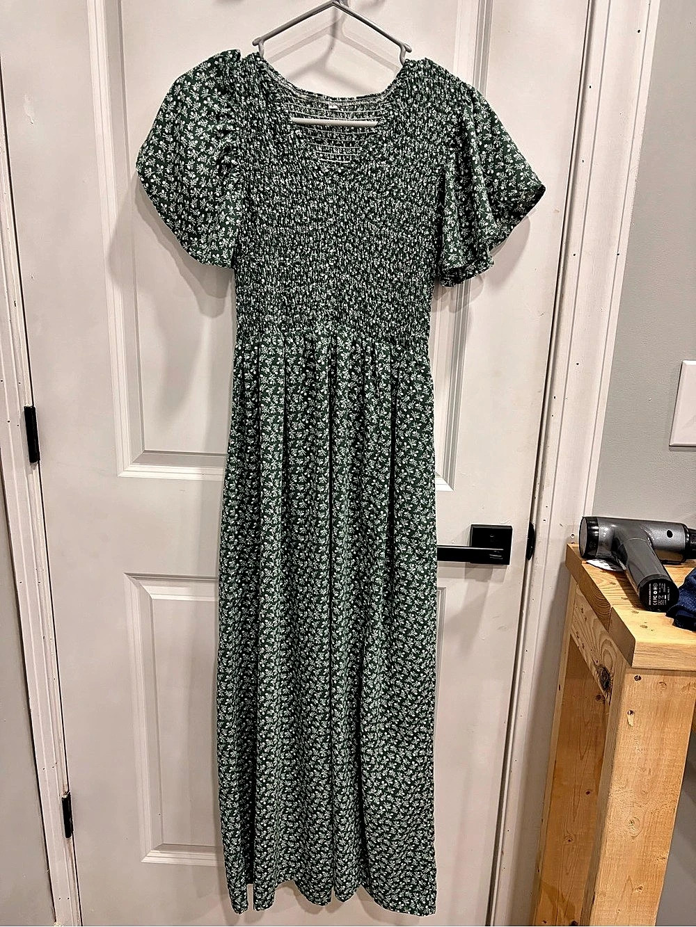 Floral Maxi Dress in Green & White Size Large Like New
